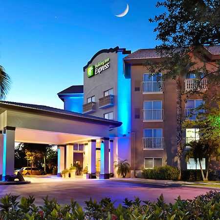 Holiday Inn Express & Suites Naples Downtown - 5Th Avenue By Ihg Eksteriør bilde