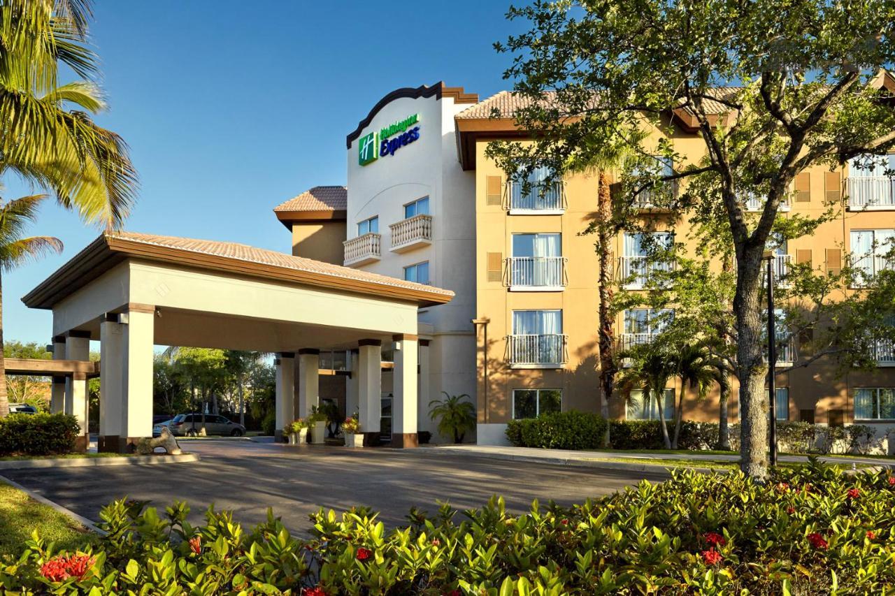 Holiday Inn Express & Suites Naples Downtown - 5Th Avenue By Ihg Eksteriør bilde