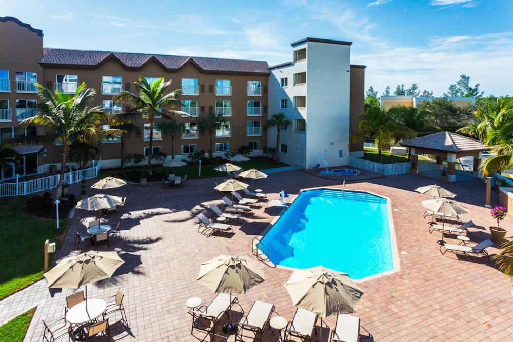Holiday Inn Express & Suites Naples Downtown - 5Th Avenue By Ihg Eksteriør bilde