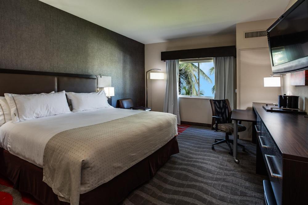 Holiday Inn Express & Suites Naples Downtown - 5Th Avenue By Ihg Eksteriør bilde