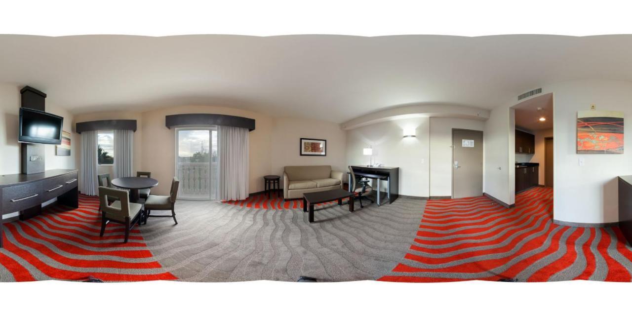 Holiday Inn Express & Suites Naples Downtown - 5Th Avenue By Ihg Eksteriør bilde