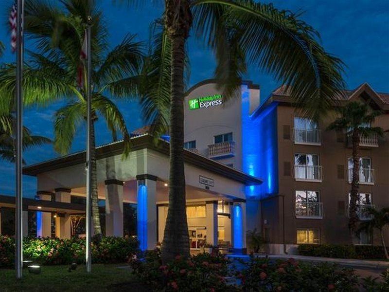 Holiday Inn Express & Suites Naples Downtown - 5Th Avenue By Ihg Eksteriør bilde