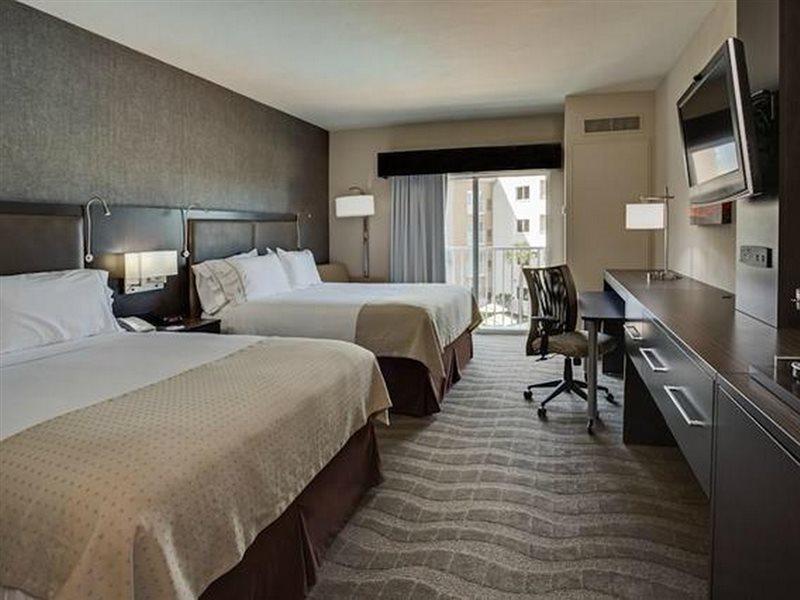 Holiday Inn Express & Suites Naples Downtown - 5Th Avenue By Ihg Eksteriør bilde