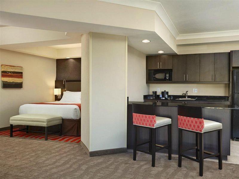 Holiday Inn Express & Suites Naples Downtown - 5Th Avenue By Ihg Eksteriør bilde