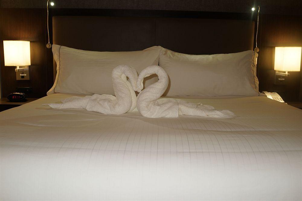 Holiday Inn Express & Suites Naples Downtown - 5Th Avenue By Ihg Eksteriør bilde