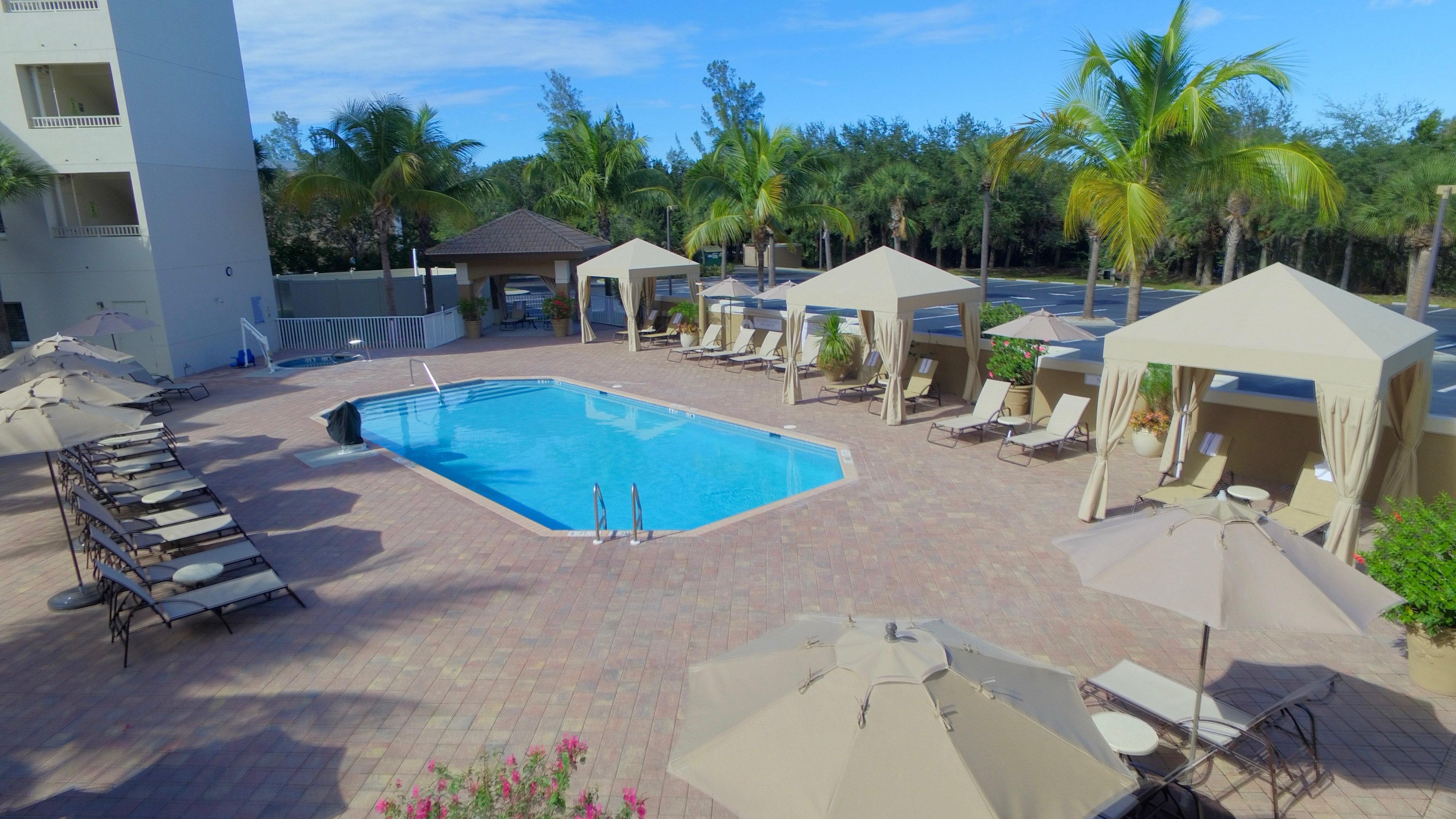 Holiday Inn Express & Suites Naples Downtown - 5Th Avenue By Ihg Eksteriør bilde