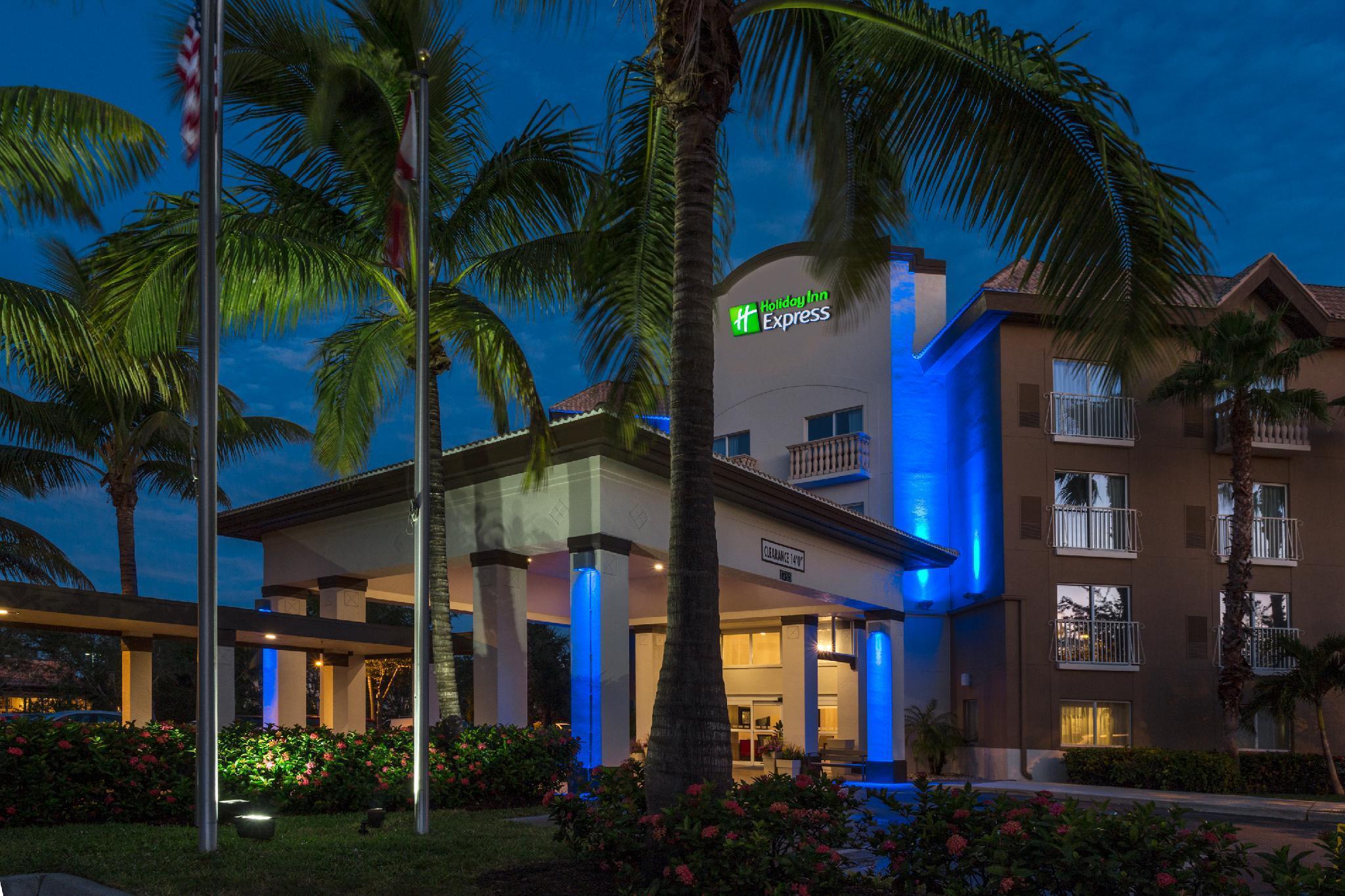 Holiday Inn Express & Suites Naples Downtown - 5Th Avenue By Ihg Eksteriør bilde