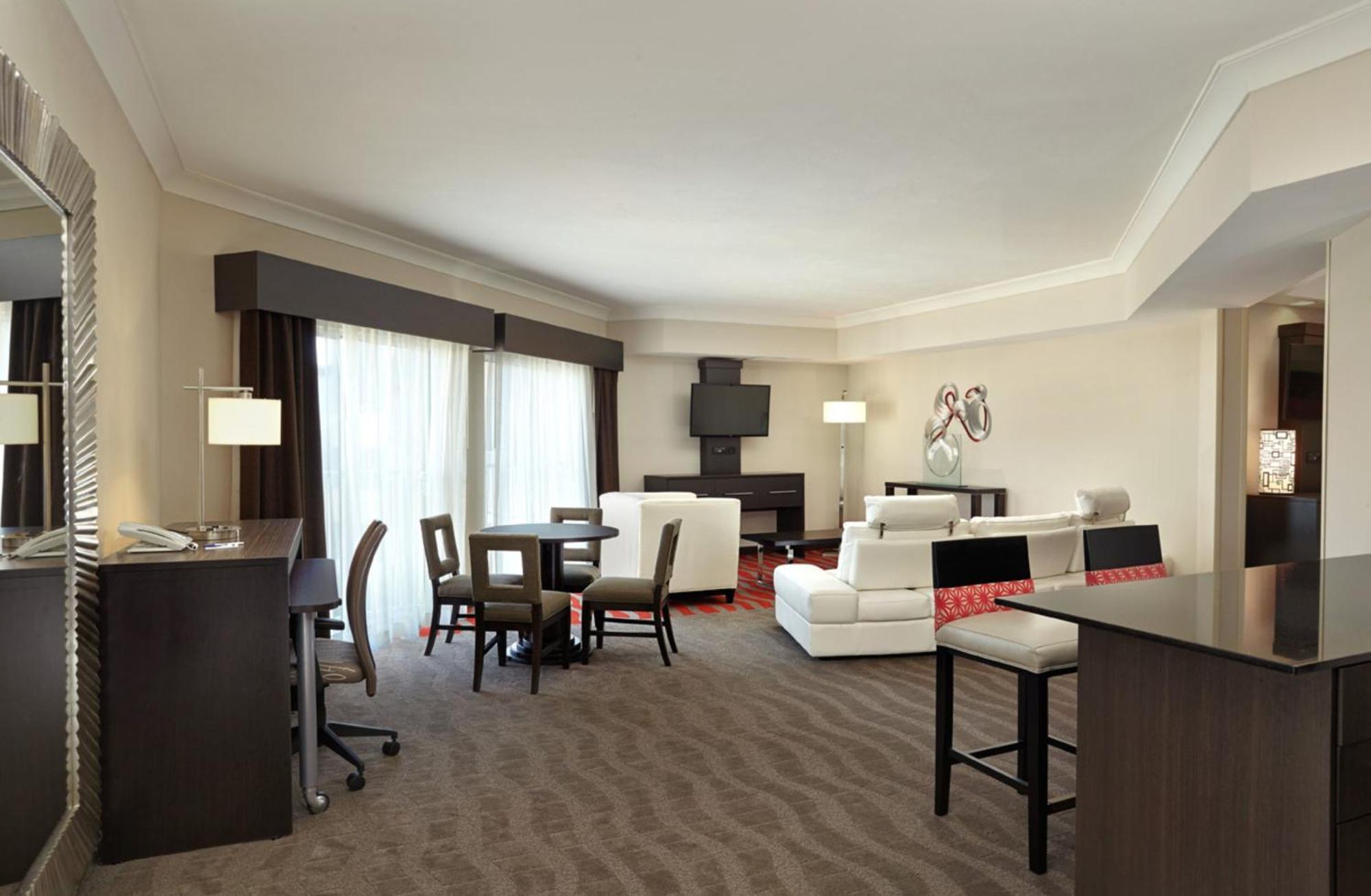 Holiday Inn Express & Suites Naples Downtown - 5Th Avenue By Ihg Eksteriør bilde