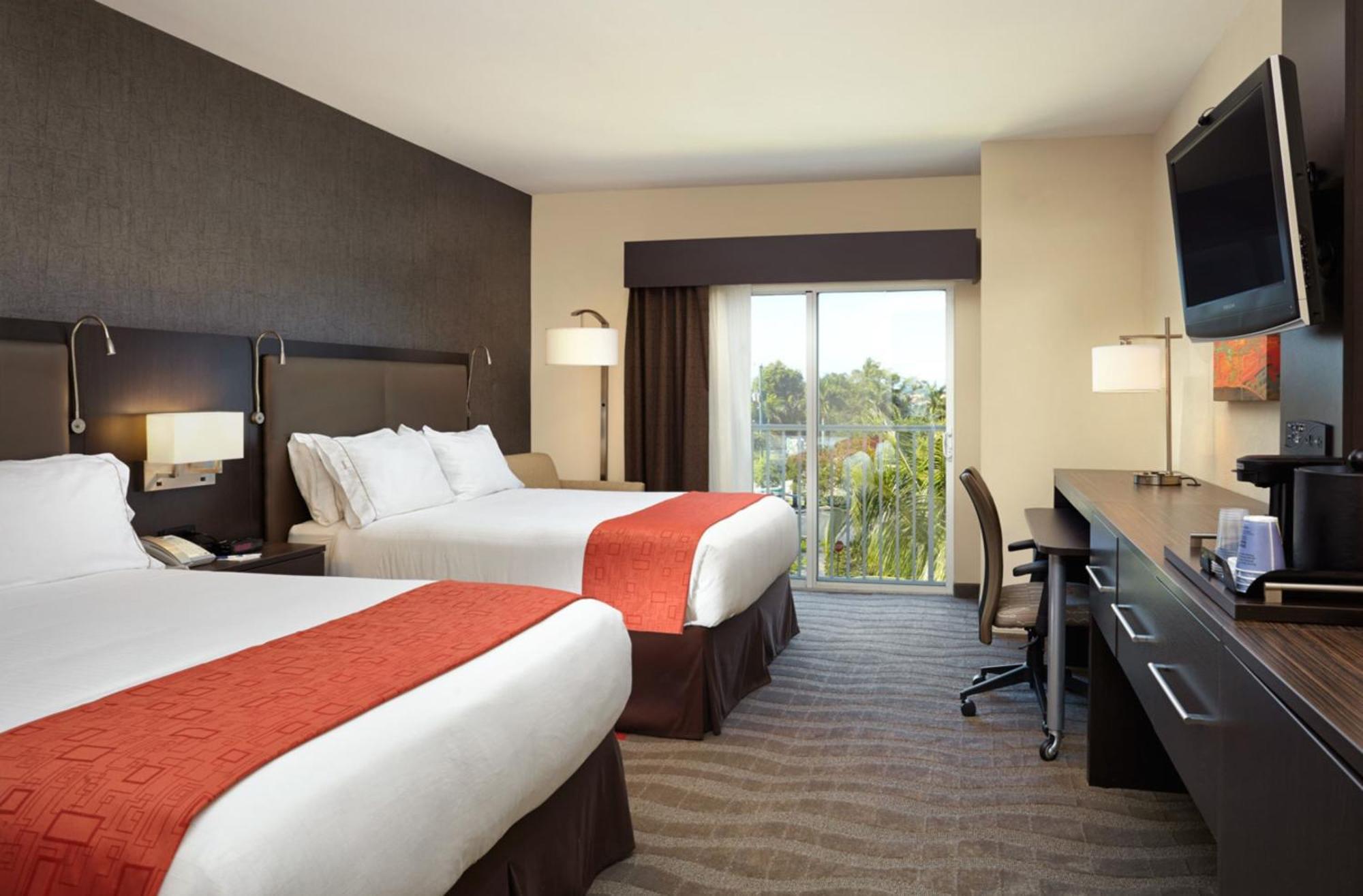 Holiday Inn Express & Suites Naples Downtown - 5Th Avenue By Ihg Eksteriør bilde