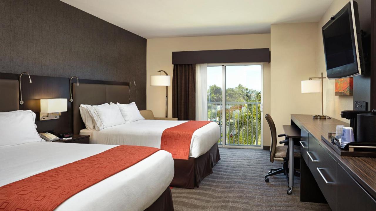Holiday Inn Express & Suites Naples Downtown - 5Th Avenue By Ihg Eksteriør bilde